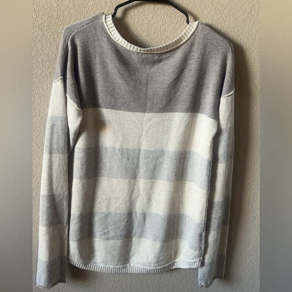 Eddie Bauer sweatshirt. 🌸 New with tags 🏷️ - Picture 3 of 4